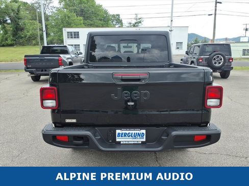 Used 2022 Jeep Gladiator Sport AWD/4WD image 4