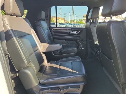 Used 2021 Chevrolet Suburban Z71 image 26