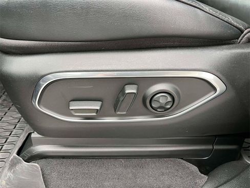 Used 2022 Jeep Wagoneer Series III w/ Flexible Seating Group image 30