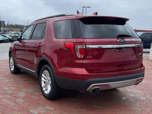 Used 2017 Ford Explorer XLT w/ Equipment Group 202A image 9