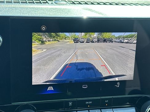 Used 2024 Chevrolet Colorado W/T RWD image 27