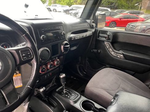 Used 2018 Jeep Wrangler Unlimited Sport w/ Connectivity Group AWD/4WD image 14