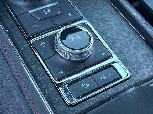 Used 2024 Ford Expedition Limited image 33