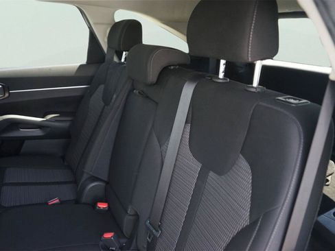 Used 2023 Kia Sorento LX FWD image 13