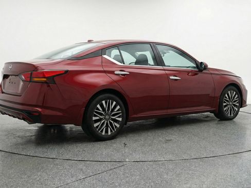 Used 2025 Nissan Altima 2.5 SV image 9