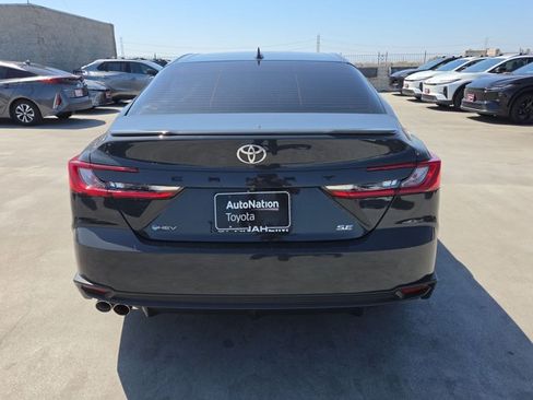 Used 2025 Toyota Camry SE FWD image 7
