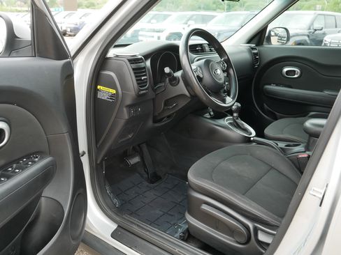 Used 2014 Kia Soul FWD image 11