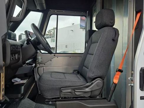 New 2025 Chevrolet Brightdrop 400 w/ Power Door Package AWD/4WD image 19