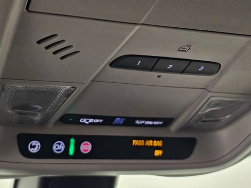 Used 2019 Chevrolet Equinox Premier image 25