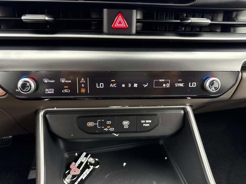 New 2026 Kia Carnival LX image 23