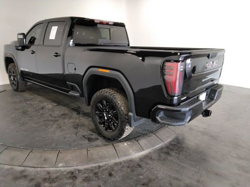 Used 2025 GMC Sierra 2500 AT4 w/ AT4 Premium Plus Package AWD/4WD image 8