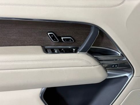 Certified 2023 Land Rover Range Rover SE image 12