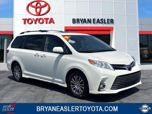 Used 2020 Toyota Sienna XLE w/ XLE Navigation Package FWD image 1