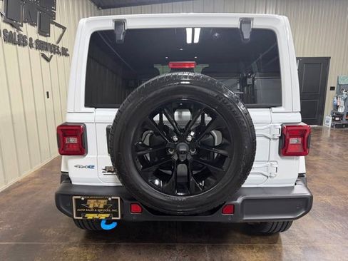 Used 2024 Jeep Wrangler Unlimited Sahara w/ Technology Group AWD/4WD image 4
