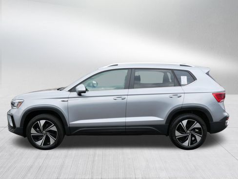 Certified 2023 Volkswagen Taos SE w/ Panoramic Sunroof Package AWD/4WD image 4