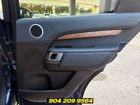 Used 2018 Land Rover Discovery HSE AWD/4WD image 30