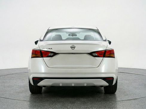 Used 2025 Nissan Altima 2.5 SV image 7