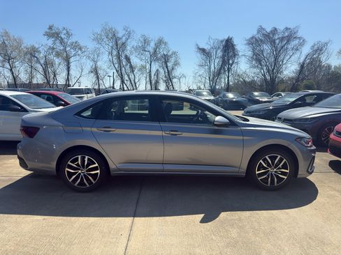 New 2026 Volkswagen Jetta SE FWD image 4