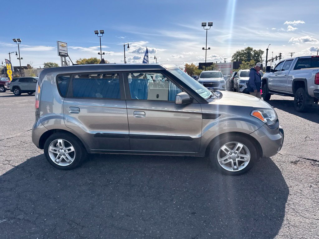 Used 2010 Kia Soul + FWD image 8