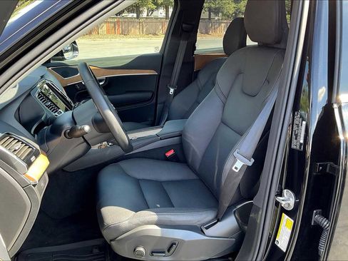 Used 2025 Volvo XC90 B5 Plus w/ Protection Package Premier image 28