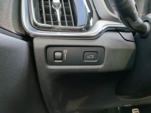 Used 2021 Volvo S60 T5 R-Design image 26