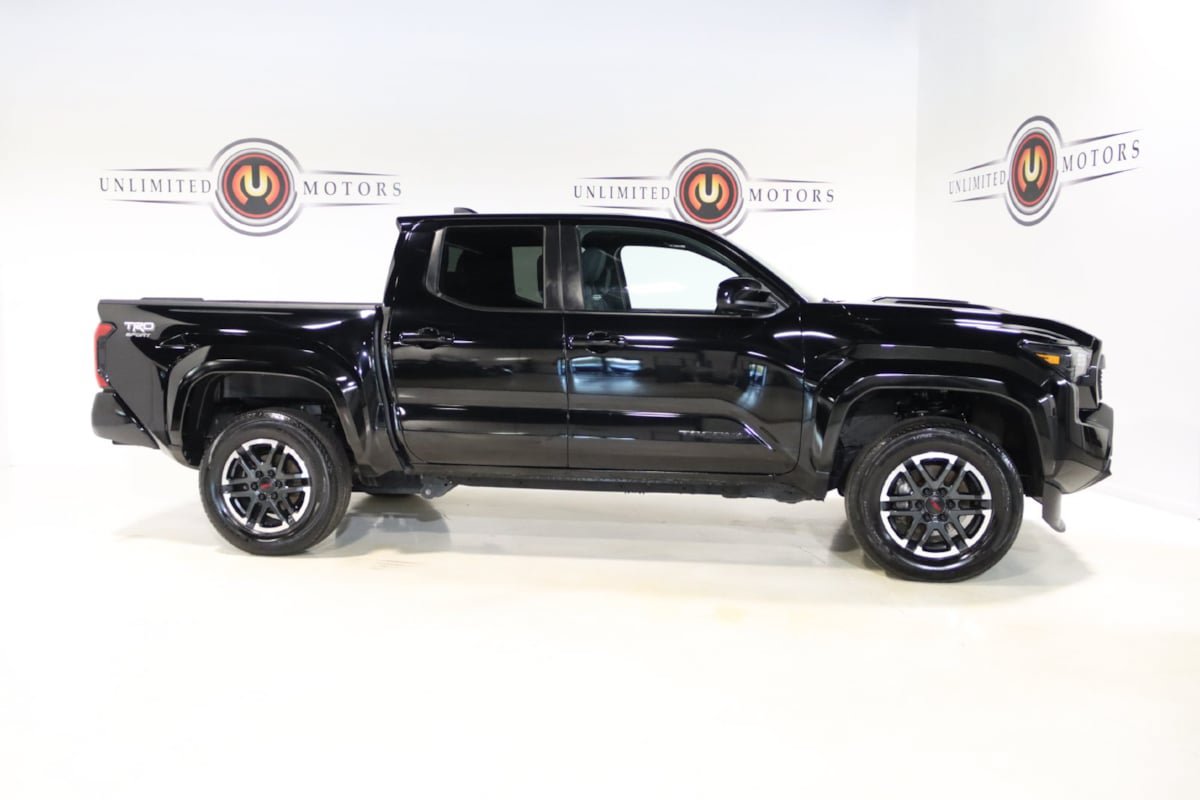 Used 2024 Toyota Tacoma TRD Sport AWD/4WD image 26