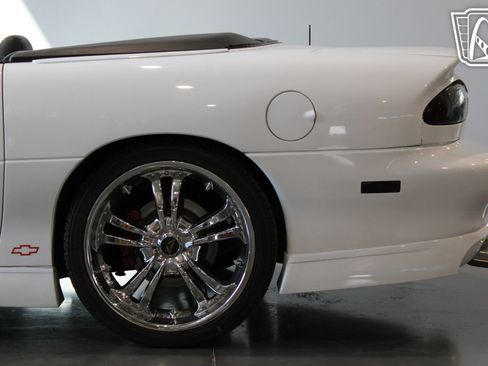 Used 2000 Chevrolet Camaro Z28 RWD image 40