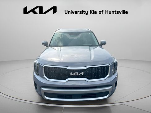 Used 2023 Kia Telluride EX w/ EX Captain's Chair Package FWD image 3