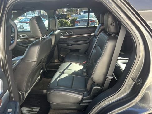 Used 2018 Ford Explorer Limited image 27