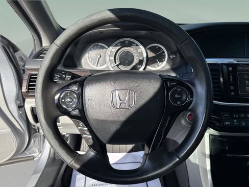 Used 2017 Honda Accord EX-L image 11