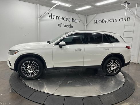 Certified 2025 Mercedes-Benz GLC 300 image 4
