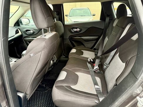 Used 2014 Jeep Cherokee Latitude w/ Cold Weather Group AWD/4WD image 11