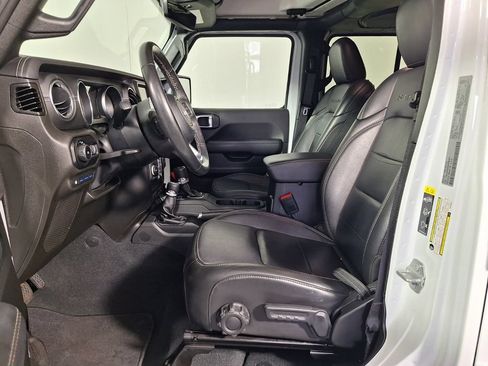 Used 2022 Jeep Wrangler Unlimited Sahara w/ Cold Weather Group AWD/4WD image 9