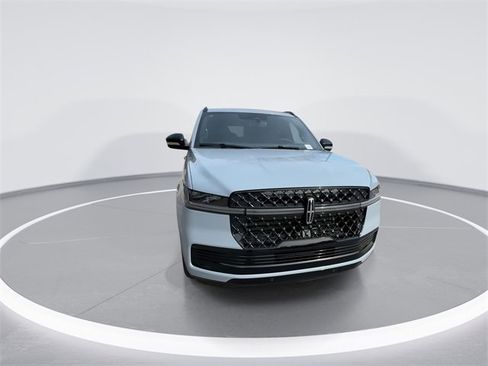 New 2025 Lincoln Navigator Reserve w/ Jet Appearance Package image 3