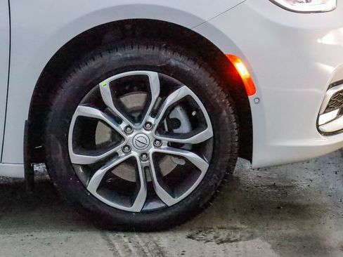 New 2026 Chrysler Pacifica Pinnacle w/ Trailer Tow Group image 11