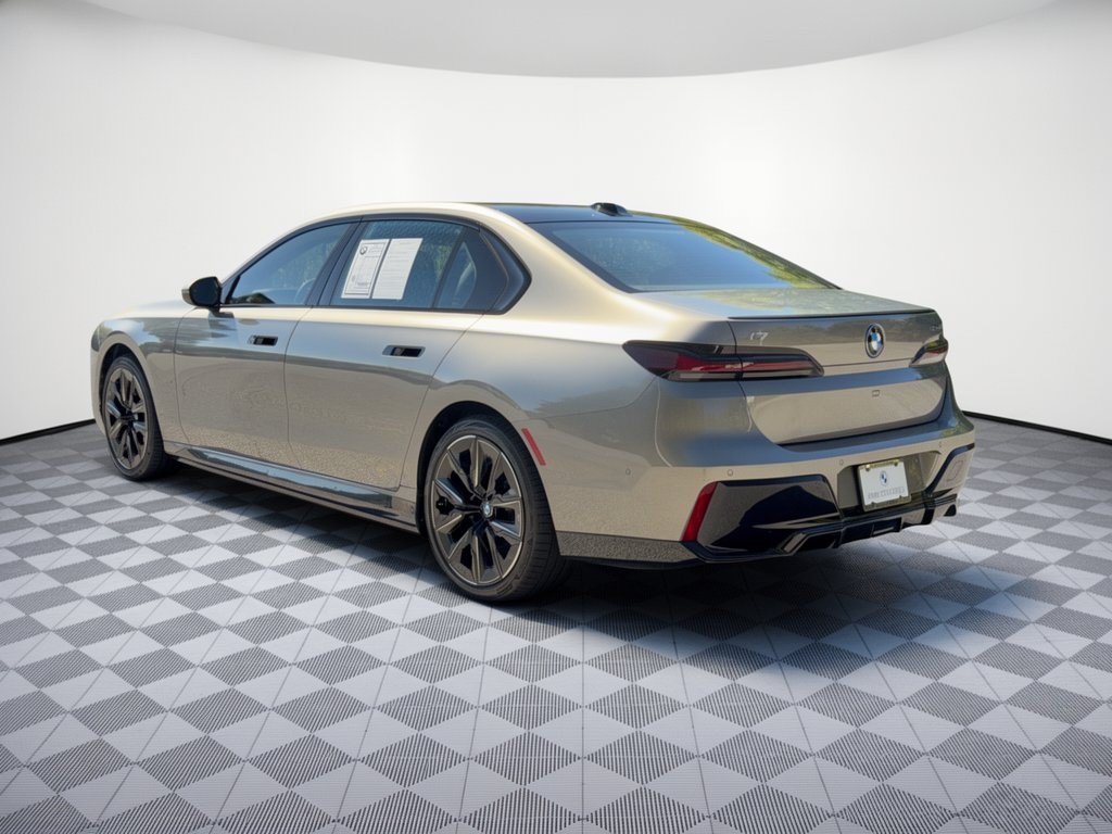 Certified 2024 BMW i7 xDrive60 w/ Executive Package AWD/4WD image 3