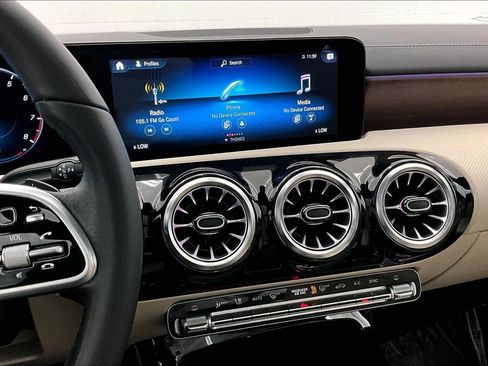 Used 2022 Mercedes-Benz CLA 250 image 5