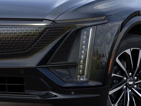 New 2025 Cadillac Lyriq Sport image 10