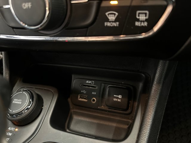 Used 2017 Jeep Cherokee Sport AWD/4WD image 31