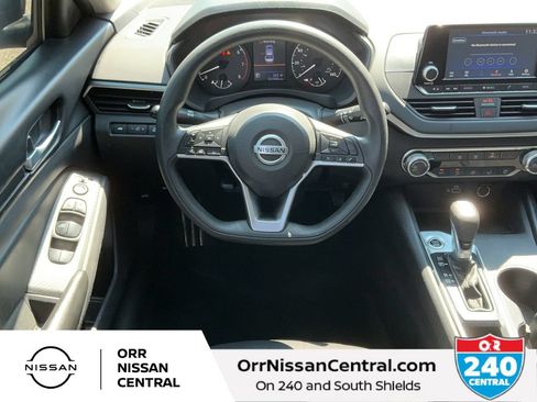 Used 2022 Nissan Altima 2.5 S FWD image 14