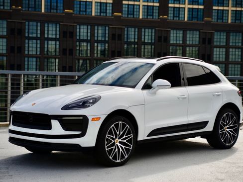 Certified 2026 Porsche Macan AWD/4WD image 1