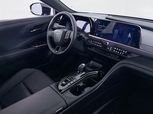 Used 2026 Toyota Crown AWD/4WD image 16
