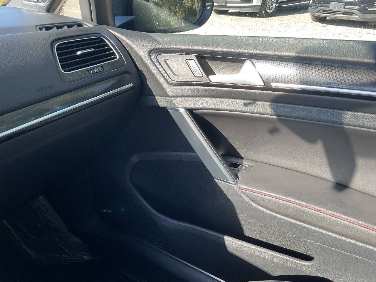 Used 2015 Volkswagen GTI SE FWD image 14