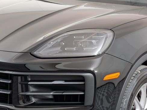 Used 2024 Porsche Cayenne image 13
