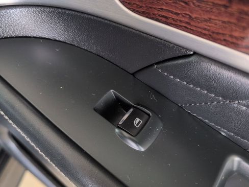 Used 2018 Ford Explorer Platinum image 48