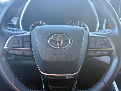 Used 2021 Toyota Highlander XLE image 41