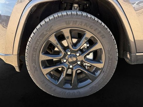 Used 2020 Jeep Grand Cherokee Altitude AWD/4WD image 13