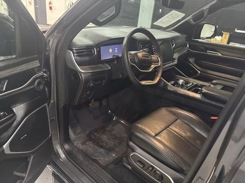 Used 2024 Jeep Wagoneer L Series II w/ Flexible Seating Group image 13