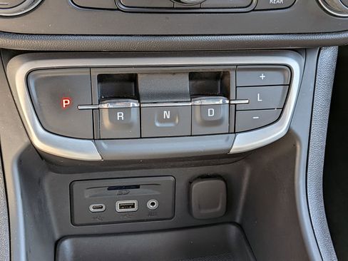 Used 2024 GMC Terrain SLT AWD/4WD image 25
