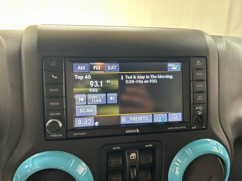 Used 2017 Jeep Wrangler Unlimited Sahara w/ Connectivity Group image 14